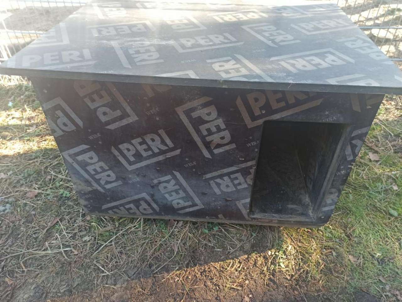 Wer baut Hundehütten für uns?